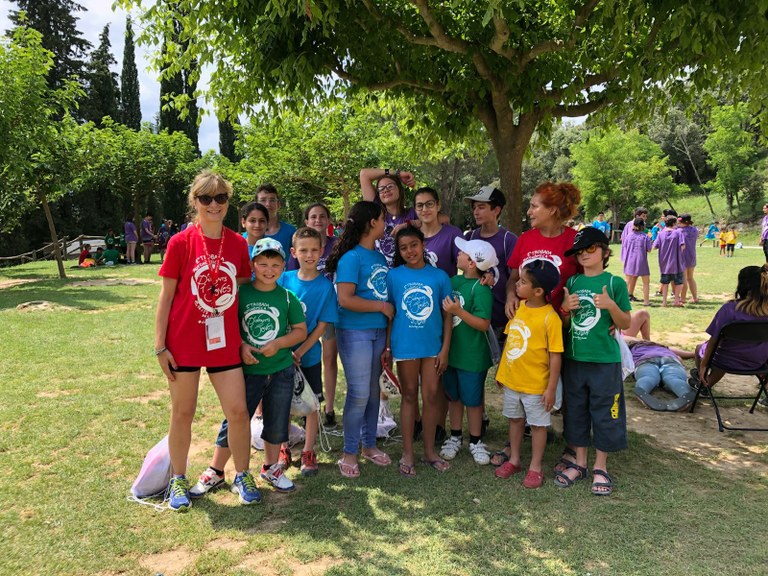 Alumnes del programa “Reforça’t amb nosaltres” de Cambrils participen en una trobada d’infants i joves.