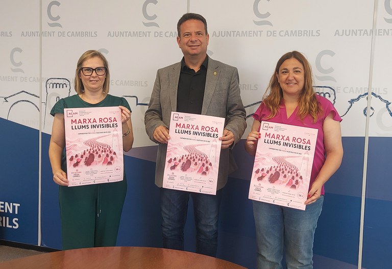 Cambrils acull la «Marxa Rosa Llums invisibles» per sensibilitzar sobre el càncer de mama.