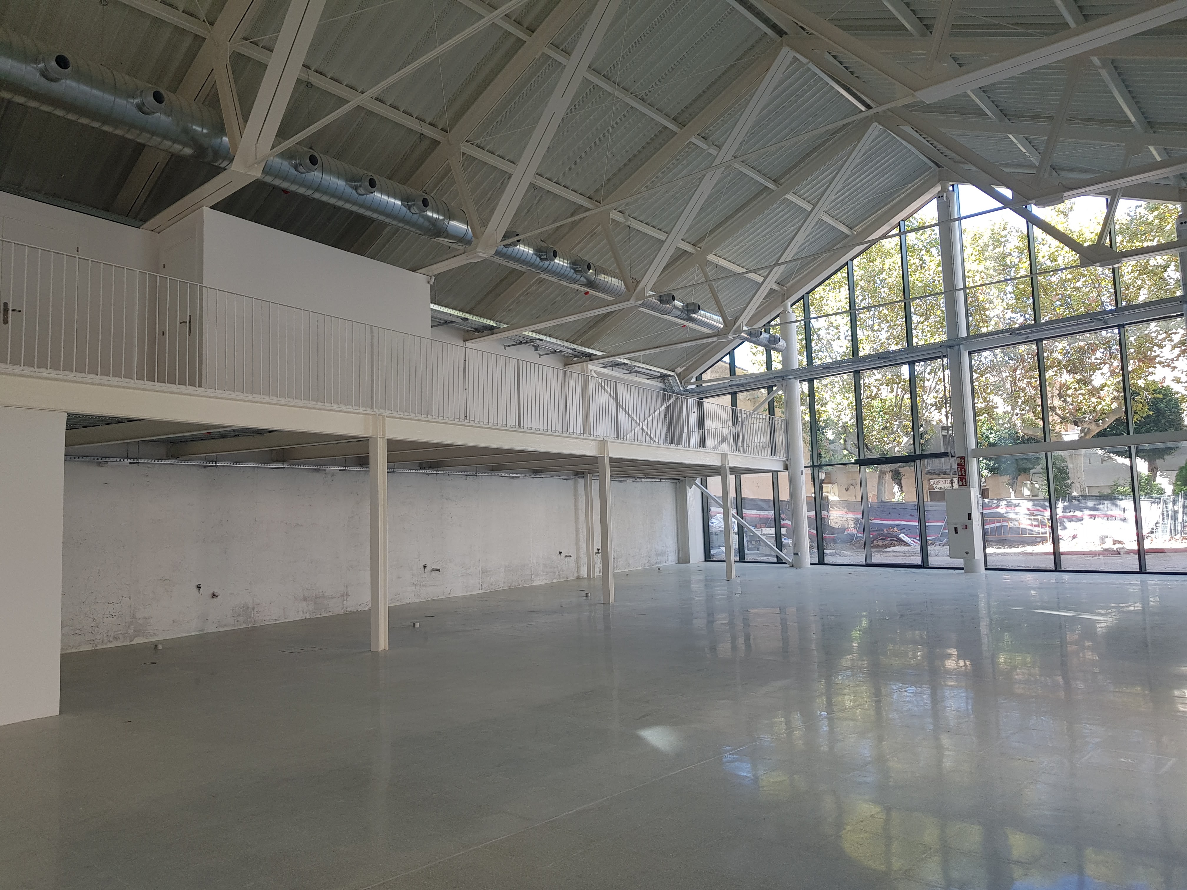 Interior del Mercat de la Vila