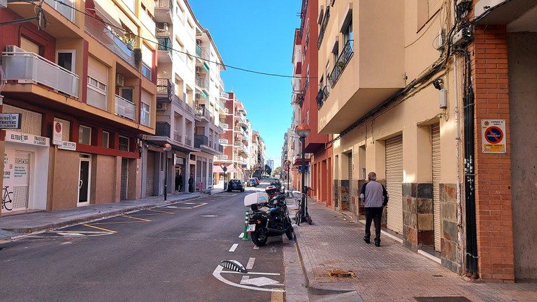 Cambrils millora l’accessibilitat dels carrers  Colom i València amb la retirada d’arbrat inadequat a l’espai.