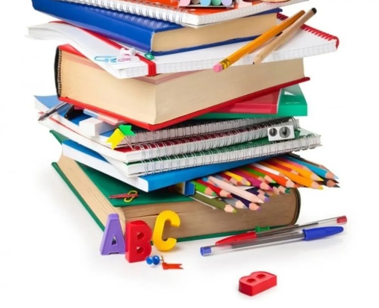 Cambrils obre la convocatòria d’ajuts per a llibres i material escolar.