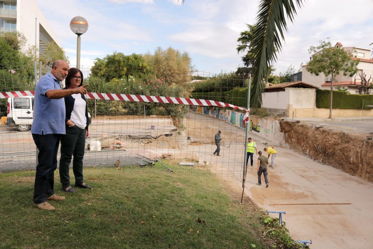 Comencen les obres de la passera sobre el barranc del Regueral de Cambrils .