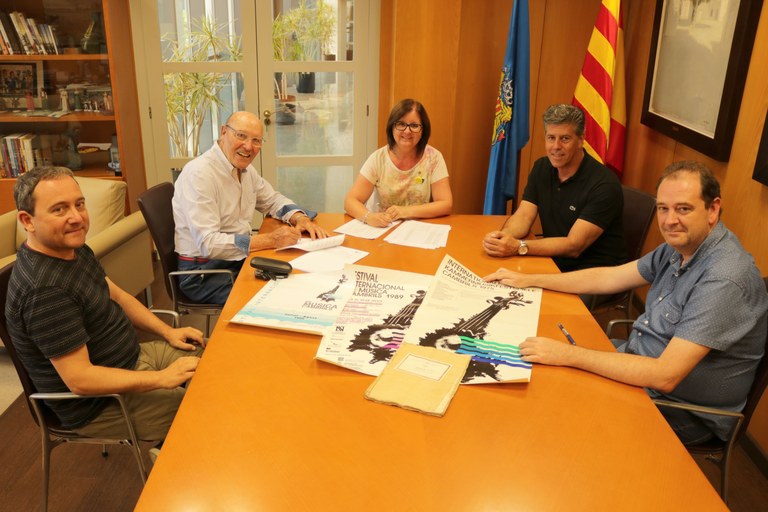 El Centre d’Estudis Cambrilencs cedeix part del seu fons documental a l'Arxiu Municipal de Cambrils.