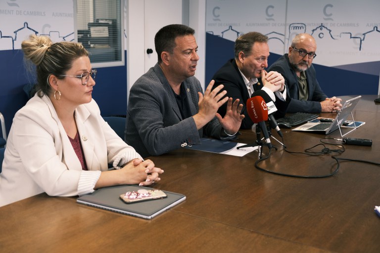 El govern de Cambrils presenta un pressupost pont entre les urgències i la planificació del futur.
