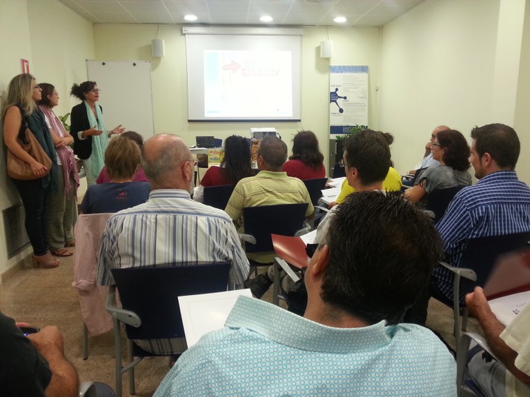 El pla formatiu per a entitats de Cambrils comença amb 30 inscrits de 20 associacions diferents    .
