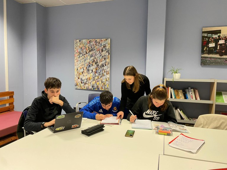 El SADI de Cambrils ofereix reforç escolar gratuït gràcies a la Fundació Pere Tarrés.