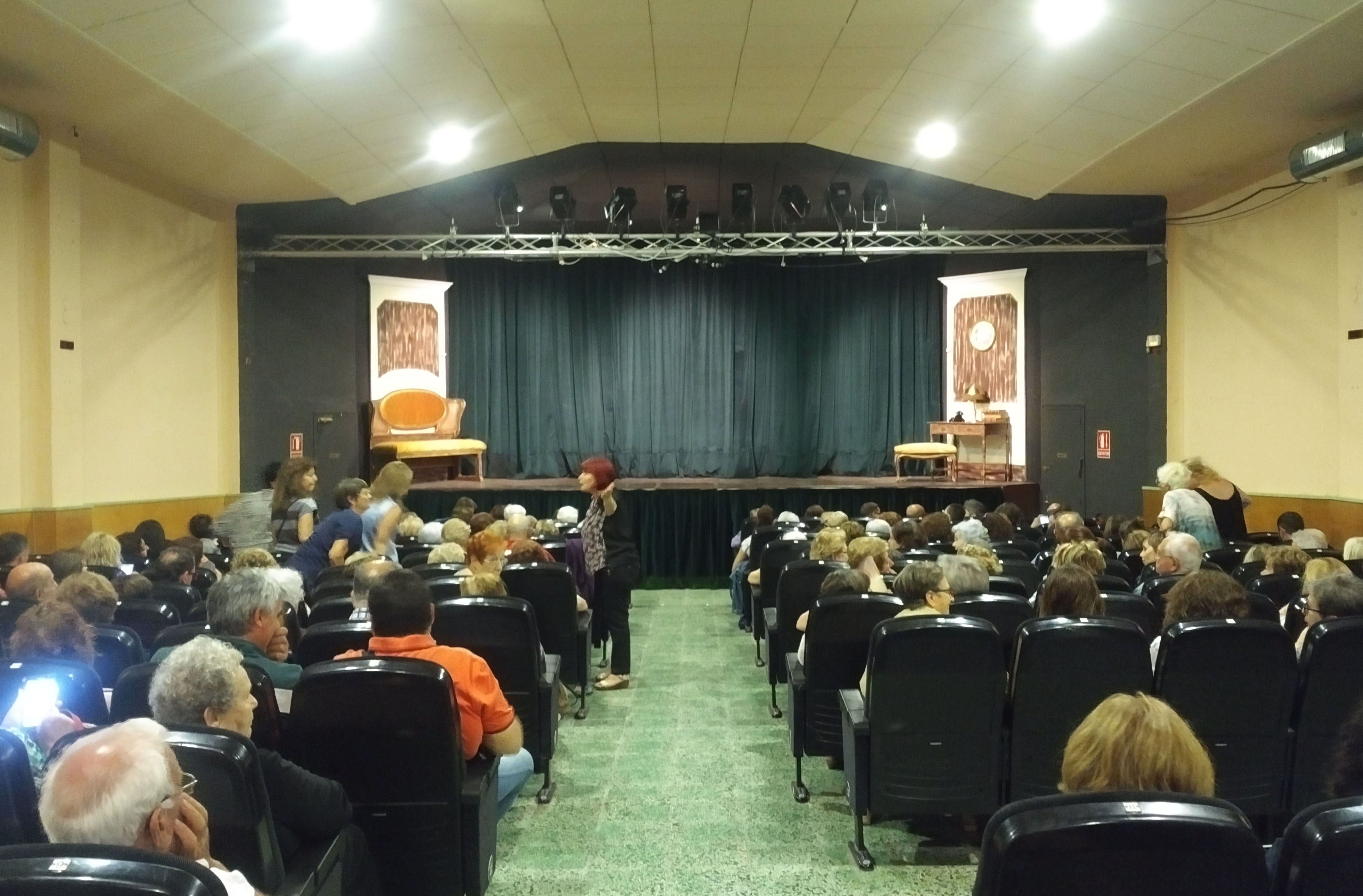 "publicteatre.jpg"