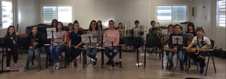 Els grups de vent de les escoles municipals de música de Cambrils i Sant Sadurní celebren una trobada.