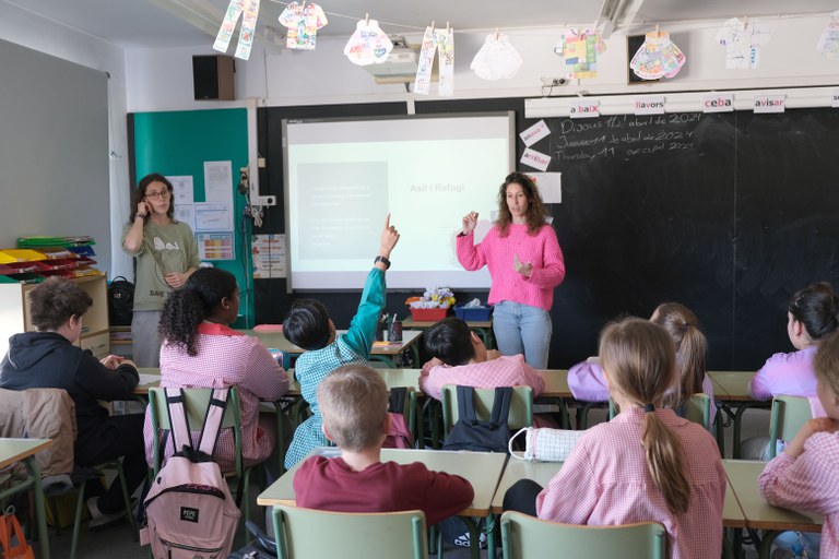 L’Ajuntament de Cambrils dedica els nous tallers de cooperació per les escoles a les persones refugiades.