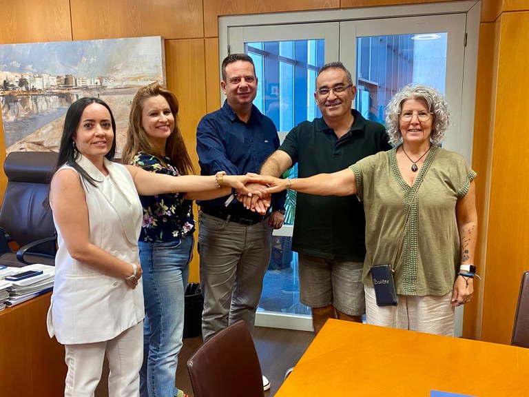 L’Ajuntament de Cambrils i la Unió de Botiguers signen un conveni per impulsar el comerç de proximitat.