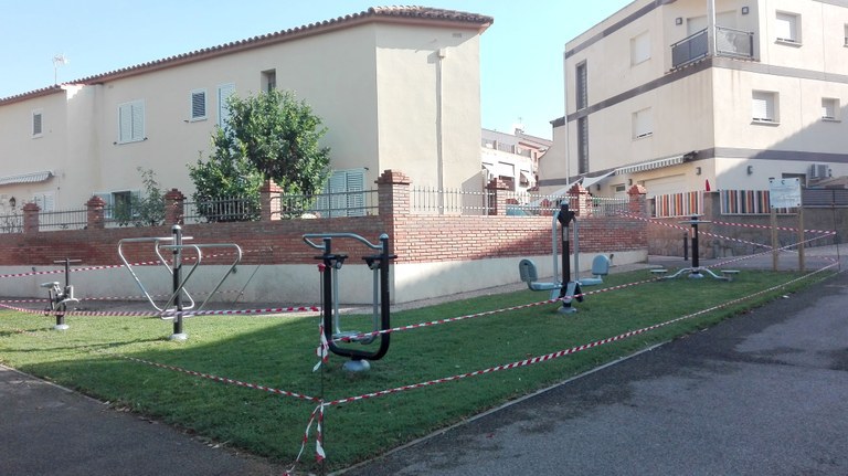L’Ajuntament de Cambrils instal·la una nova àrea d’aparells gimnàstics a Nou Cambrils   .