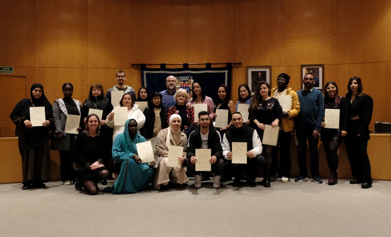 L’Ajuntament de Cambrils lliura els certificats dels cursos de Primera Acollida.