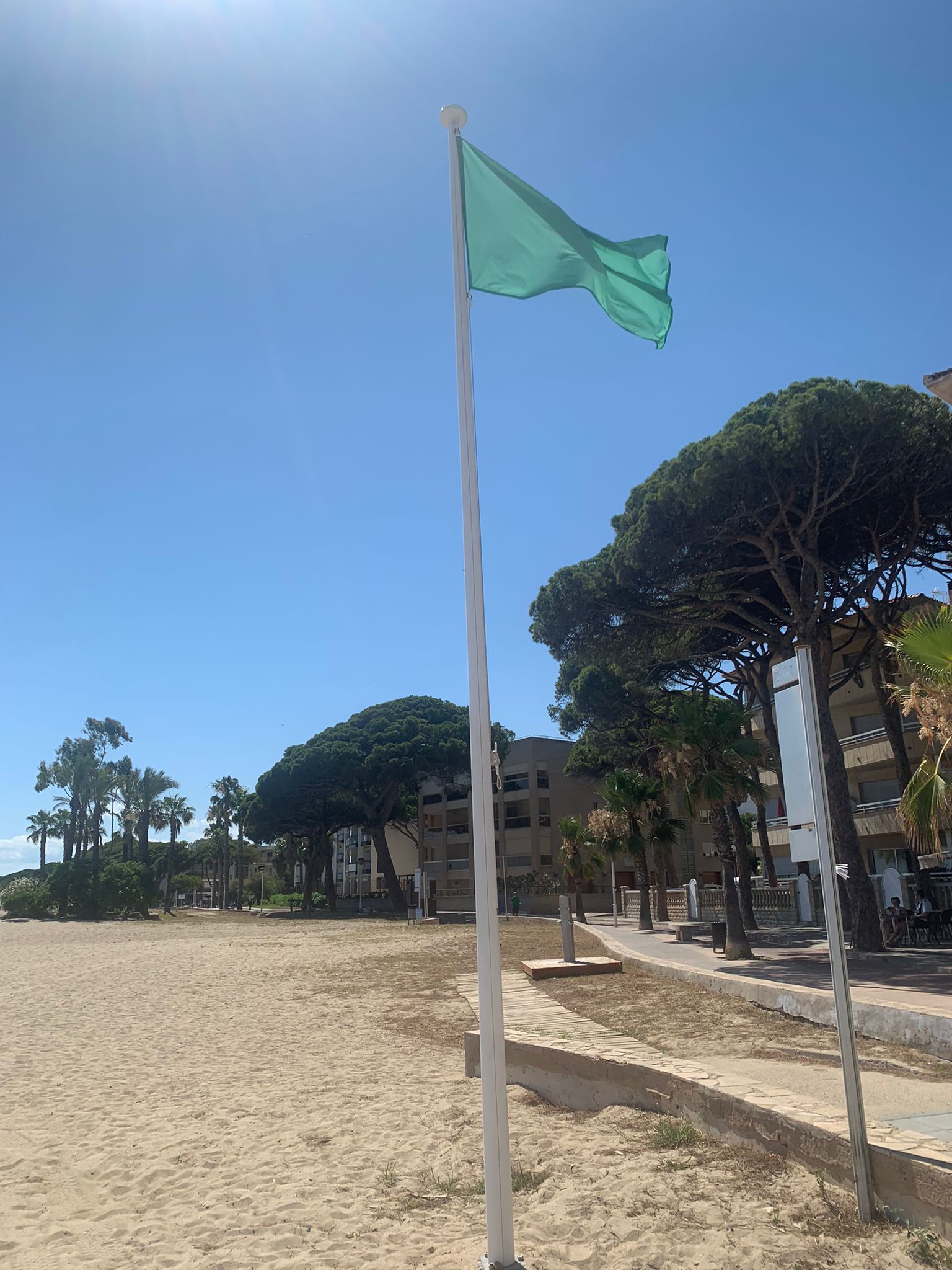 "Mastil banderes estat mar.jpg"