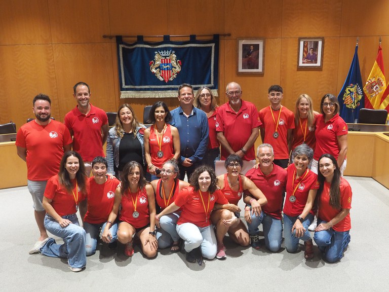 L’Ajuntament de Cambrils reconeix les subcampiones d’Espanya de llaüt mediterrani del Club Rem Cambrils.