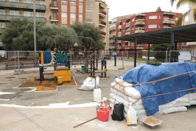 L’Ajuntament de Cambrils renova el parc infantil de la plaça de la Concòrdia.