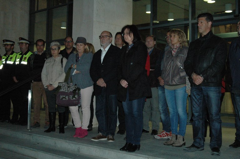 L’Ajuntament de Cambrils s'uneix a les mostres de condol i solidaritat pels atemptats a París.