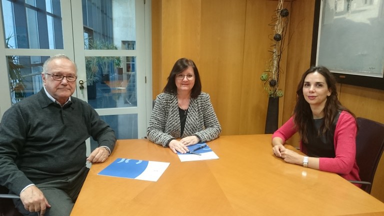 L’Ajuntament de Cambrils signa un conveni amb SECOT per tal de fomentar l’emprenedoria .