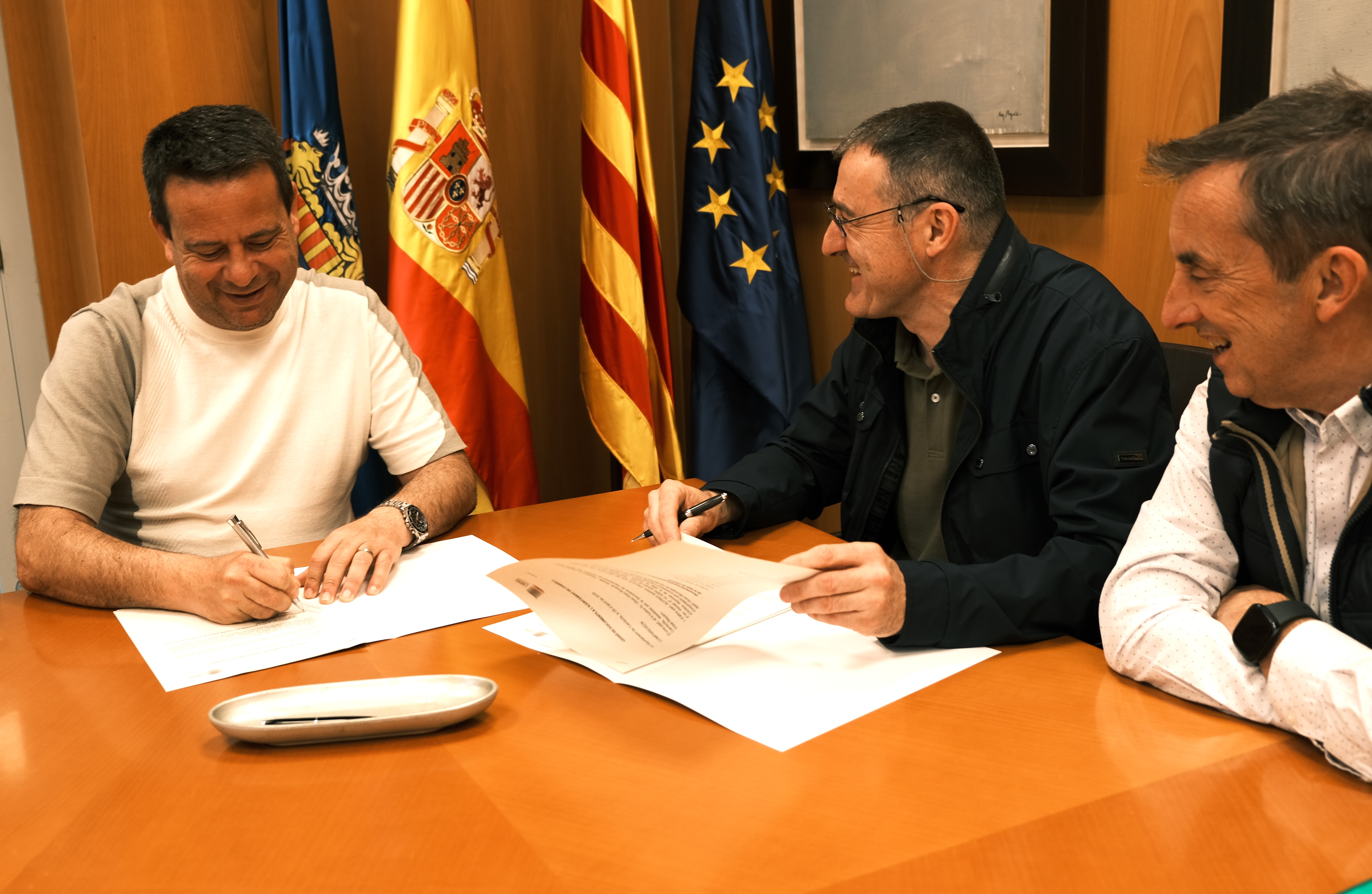 Signatura del conveni de cessió