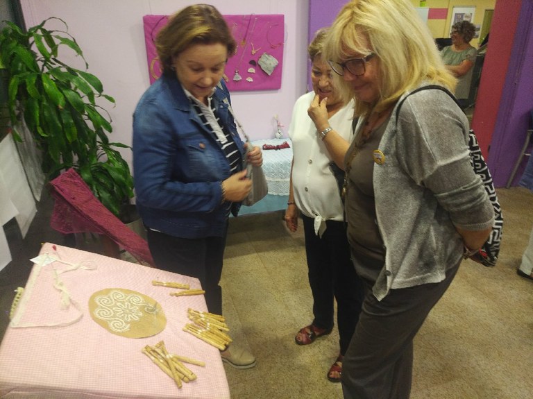 L’Escola de Puntaries de Cambrils exposa al Centre Cívic Les Basses .