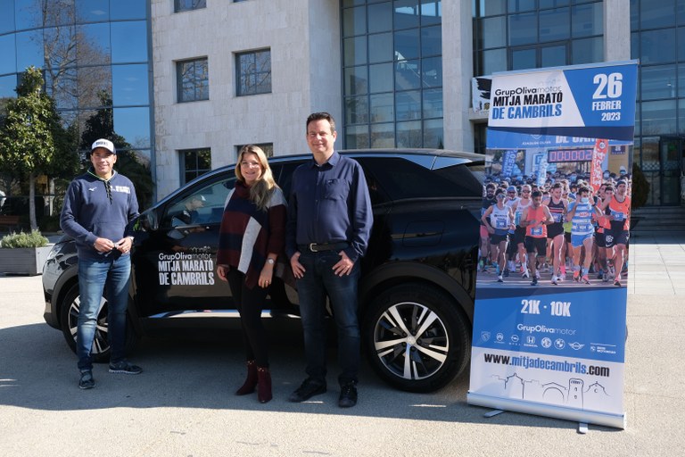 La Mitja Marató  de Cambrils tornarà a omplir els carrers de runners i rollers  .