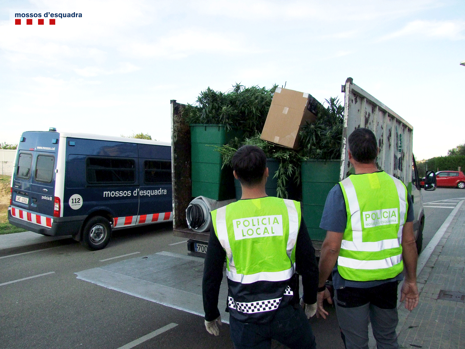 "171116-Mossos-PLCambrils-plantacio-indoor-marihuana-05.gif"