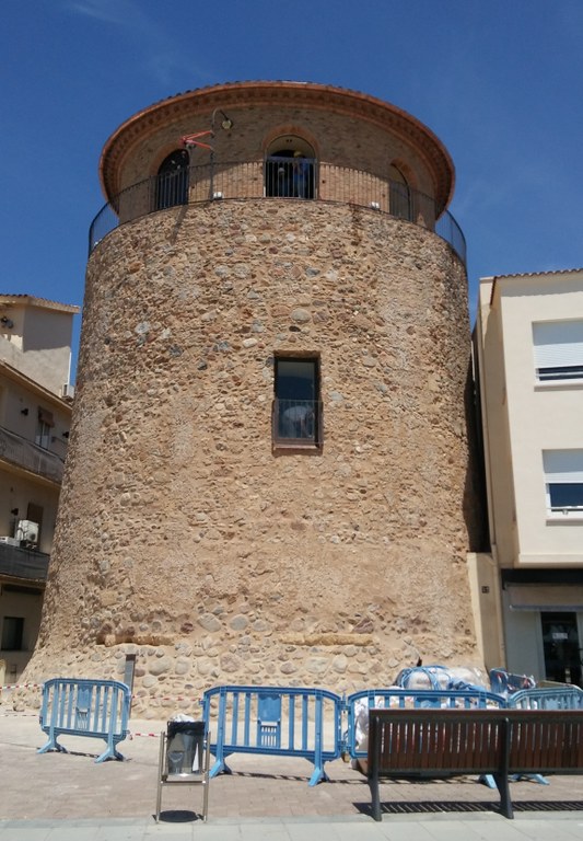 La restauració de la Torre del Port de Cambrils finalitza aquesta setmana.