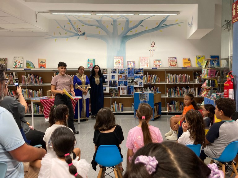 La revista infantil de drets humans ‘Lligams’ ofereix un contacontes solidari a la Biblioteca de Cambrils.