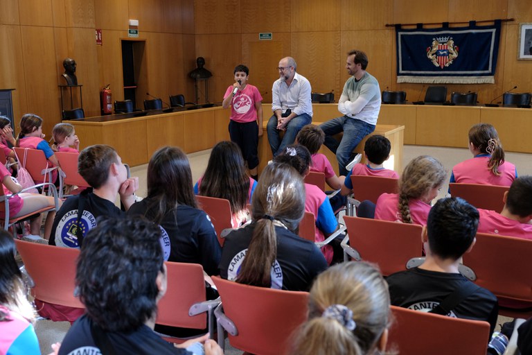 L'alcalde de Cambrils rep l’alumnat de Polònia acollit per l’Escola Cambrils en el marc de l’Erasmus+.