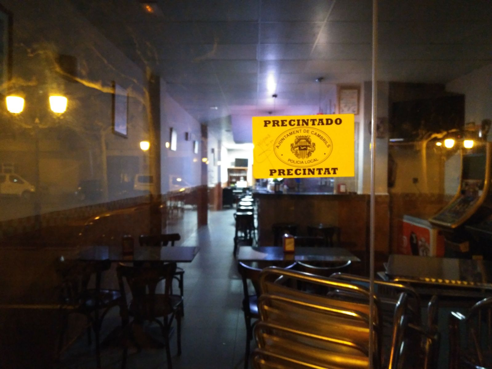 "bar precintat.jpg"