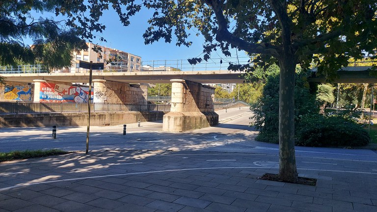 S’inicien les obres de desmuntatge del pont del tren de la riera d’Alforja de Cambrils.