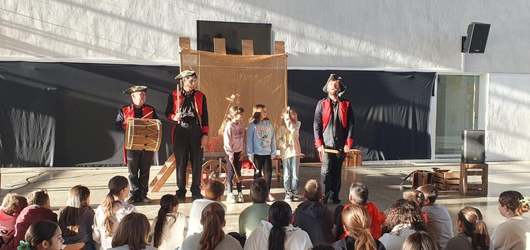 El "Carrocontes" a l'escola Joan Ardèvol