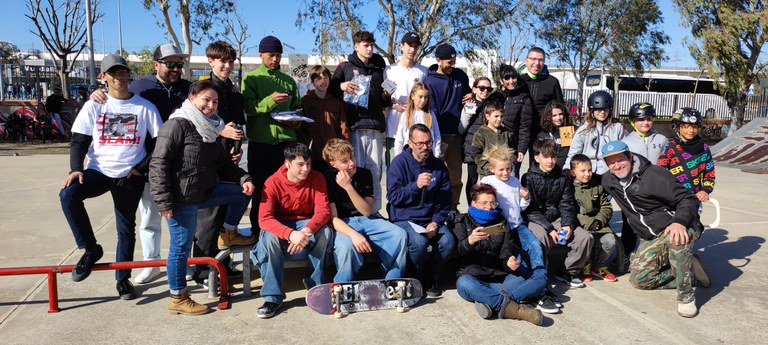 Una setantena de persones participen en la 2a competició solidària d’skate i scooter de Cambrils.