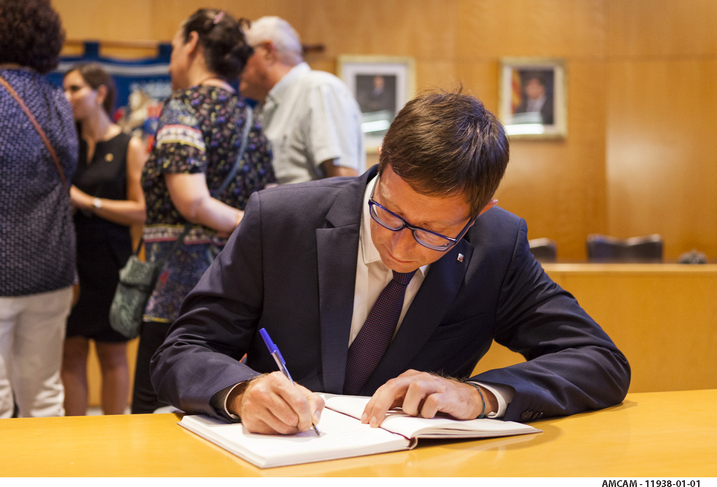 Signatures al llibre de condol de representants polítics