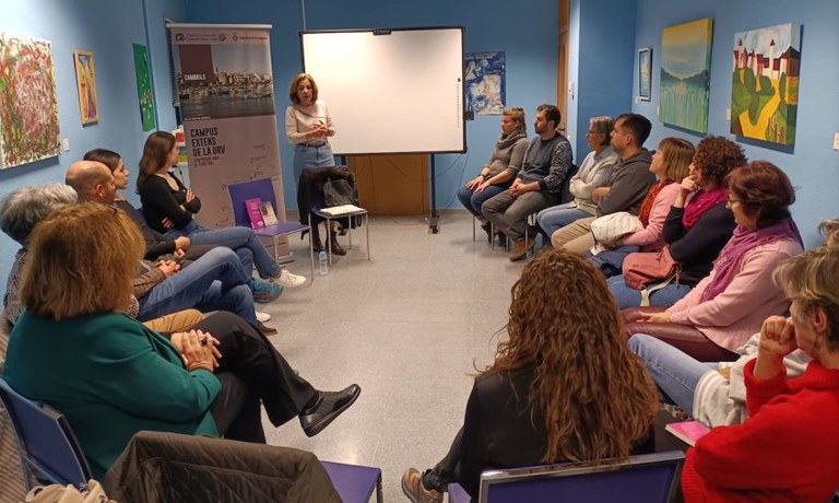 La Biblioteca acull un taller de poesia a càrrec d'Helena Martínez Ferreruela amb motiu del Dia Mundial de la Poesia.
