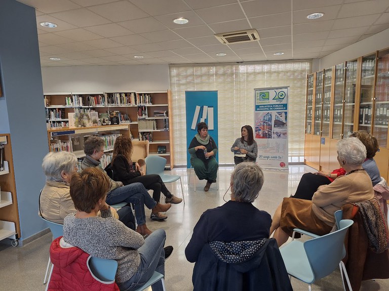 L'escriptora Glòria Sabaté protagonitza el Club de Lectura Adult del mes de març a la Biblioteca amb l'obra «El Vel de la deessa».
