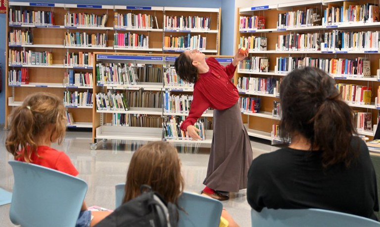 L'espectacle 'Agatha (desaparició d'un solo)' vincula dansa i literatura a la Biblioteca Municipal.