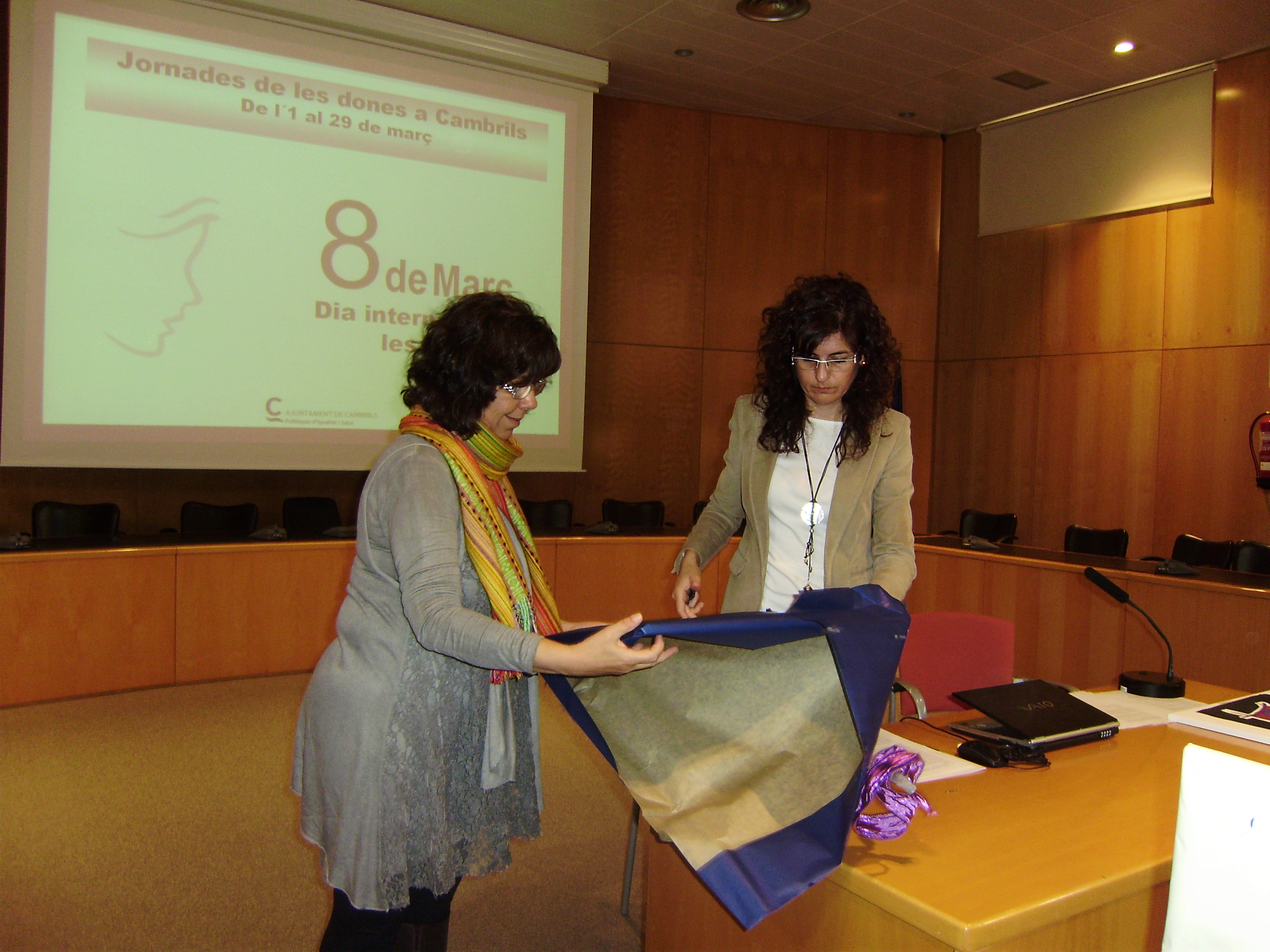 Acte institucional d'entrega de quadres per part de les entitats
